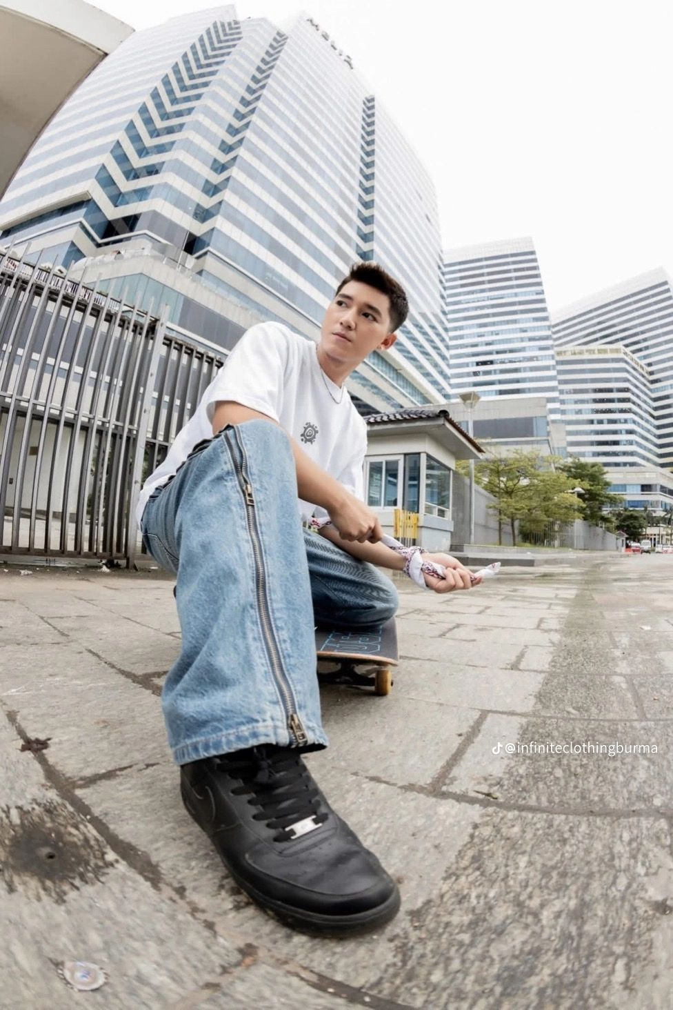 INFINITE WASH DENIM BAGGY PANTS - Blue